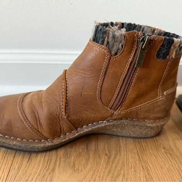 Aetrex Wedge Booties size 9-9.5 - Picture 5 of 7